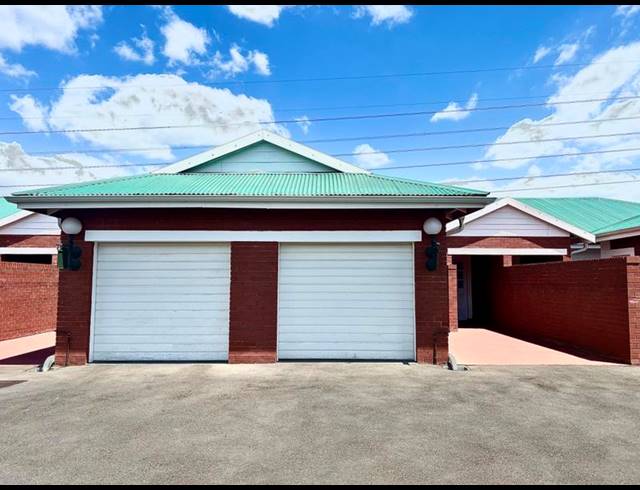 2 BEDROOM TOWNHOUSE FOR SALE IN LINCOLN MEADE